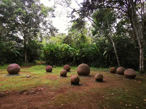 Pre-Columbian stone spheres — Volcanoes and mountains, Rio Ángel Bio-reserve