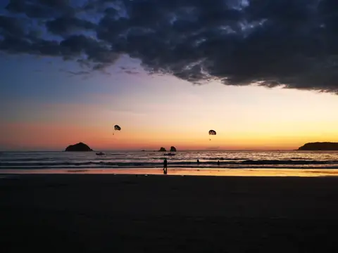 Islets at dusk — Beaches and ocean, Rio Ángel Bio-reserve